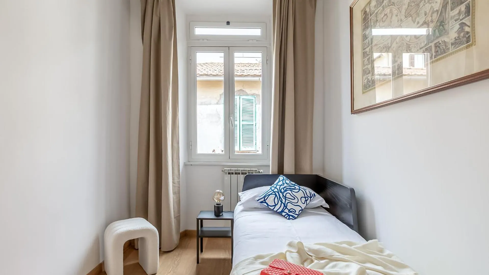 Hostly-Light And Wood Rome Midtown-Near Trevi Apartment 0*,  Italy