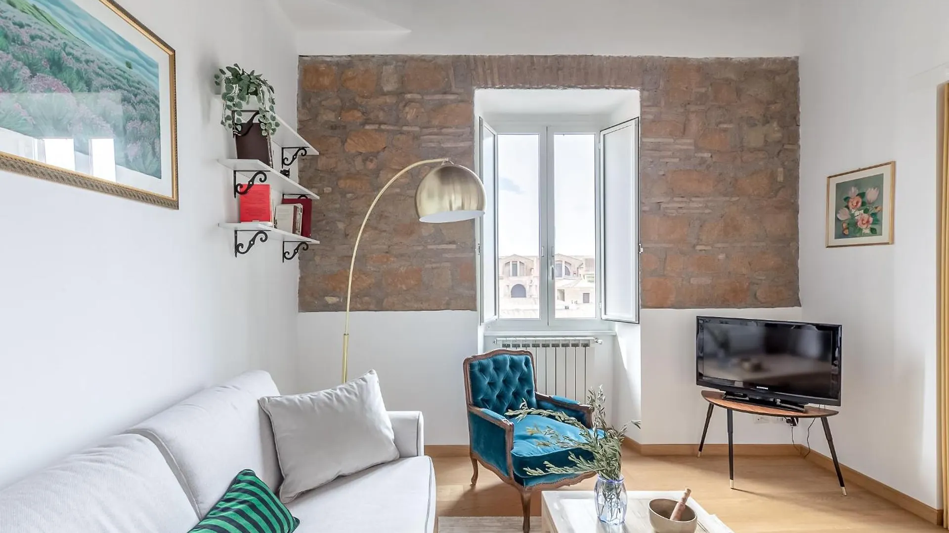 Hostly-Light And Wood Rome Midtown-Near Trevi Apartment Italy